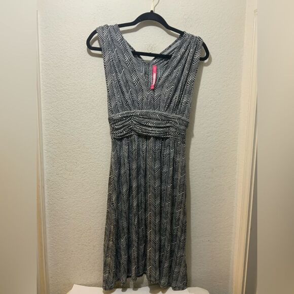 NWT PLENTY BY TRACY REESE SZ XS BLACK WHITE V-NECK HERRINGBONE PRINT FLOWY DRESS - Picture 4 of 9